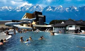 בריכת השחייה שנמצאת ב-Tatra Hotel או באזור