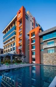 Bazén v ubytování Best Western Plus Kathmandu nebo v jeho okolí
