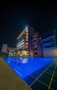 Bazén v ubytování Best Western Plus Kathmandu nebo v jeho okolí