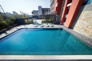 Bazén v ubytování Best Western Plus Kathmandu nebo v jeho okolí
