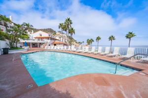 Der Swimmingpool an oder in der Nähe von NEW! Premium Ocean Views, Corner Condo with Fireplace and Golf Cart