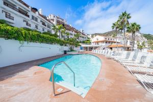 Der Swimmingpool an oder in der Nähe von NEW! Premium Ocean Views, Corner Condo with Fireplace and Golf Cart