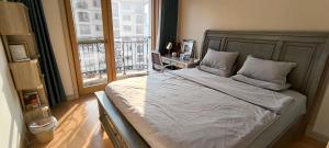 En eller flere senge i et værelse på Tidewhisper Deluxe Suite 2 -2 Bedrooms, 2 Bathrooms