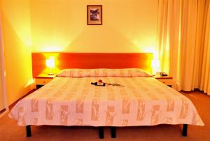Postel nebo postele na pokoji v ubytování Hotel Prespa + 39 fotografií