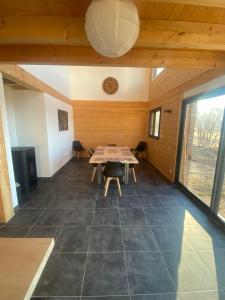 a dining room with a table in a room at Chalet des loulous , 3 chambres, 8 couchages in Font-Romeu-Odeillo-Via