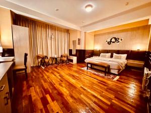 Postel nebo postele na pokoji v ubytování Silver Cloud Hotel + 37 fotografií