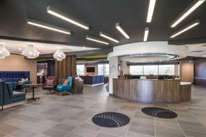 Posezení v ubytování Tru by Hilton Norco Eastvale + 32 fotografií