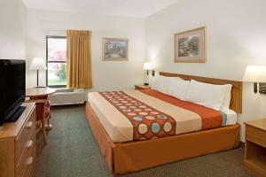 Gallery image of Super 8 by Wyndham Hampshire IL in Hampshire