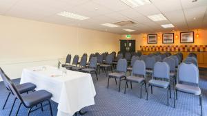 a conference room with a table and chairs at Heartland Hotel Auckland Airport in Auckland
