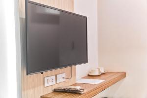 Televiisor ja/või meelelahutuskeskus majutusasutuses Circuit Hostel