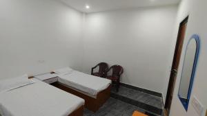 Letto o letti in una camera di Hotel M P Anand Palace