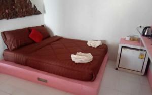 O zonă de relaxare la lanta white sand beach guesthouse
