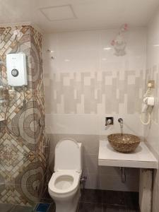 a bathroom with a toilet and a sink at Cameron Greenhill Apartment in Cameron Highlands +18 photos