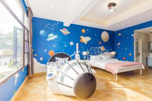 Postel nebo postele na pokoji v ubytování Hanju Guesthouse - Near Disney Park