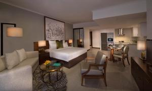 Kuchyň nebo kuchyňský kout v ubytování Pullman Dubai Creek City Centre Residences