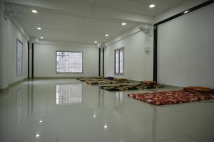 Hotel Pohor Regency Near Kamakhya Gate Foot Bridge的休息区