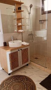 a bathroom with a sink and a shower at The ideal place by the sea Mamaia Nord Lidl area in Mamaia Nord