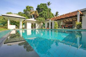 Bazén v ubytování Villa Maliwan Bangrak nebo v jeho okolí