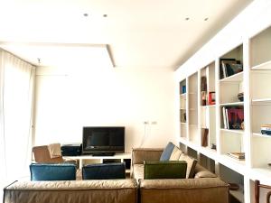 Et tv og/eller underholdning på Casa di design con mini-pool