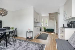 Nhà bếp/bếp nhỏ tại Comfortable Apartment with private dock