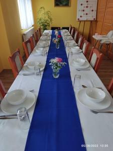 A restaurant or other place to eat at Orgona Vendégház