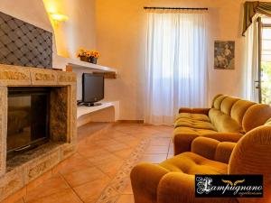 TV a/nebo společenská místnost v ubytování Agriturismo Lampugnano