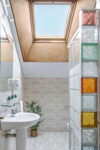 a bathroom with a skylight and a sink at Apartamentos Alday in Maliaño