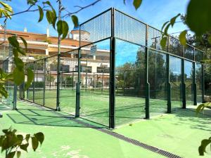 Tenis alebo squash v ubytovaní CASA PARAISO DEL SUR - Gran casa independiente de Lujo con amplias terrazas alebo jeho okolí