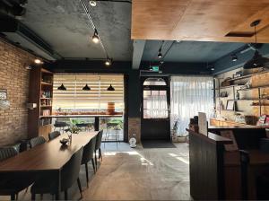 a dining room with a long table and chairs at Jincheng Hostel in Changhua City
