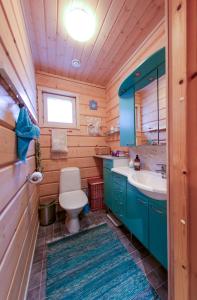Ένα μπάνιο στο Marjukka - Stunning chalet close to the slopes +7 φωτογραφίες