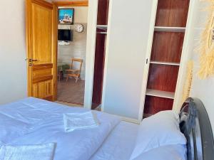 Letto o letti in una camera di Sun Set Surf House Imsouane