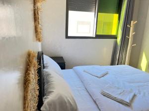 Letto o letti in una camera di Sun Set Surf House Imsouane