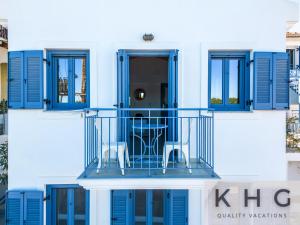 Gallery image of Three properties Art House, Top floor open plan studio, Open plan Art studio with front yard in Fiskardo in Fiskardho