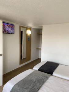 Postel nebo postele na pokoji v ubytování Kyriad ECO - Belfort Bessoncourt