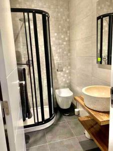 Ένα μπάνιο στο R&P Appartements Lisbonne