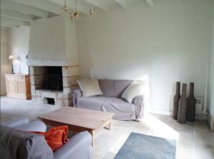 a living room with a couch and a coffee table at Le Cottage Monbazillac in Bourrou