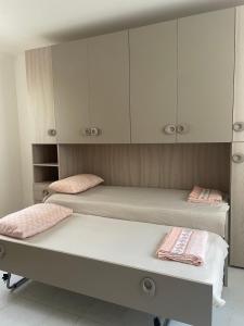 Postel nebo postele na pokoji v ubytování Xlendi Apartments