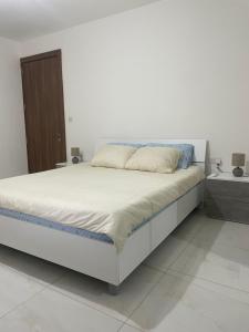 Postel nebo postele na pokoji v ubytování Xlendi Apartments