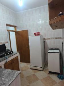 O bucătărie sau chicinetă la Piso