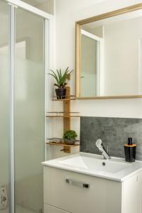 Koupelna v ubytování Nid Cosy et Sauna Privé & Proche Centre Strasbourg & Kehl