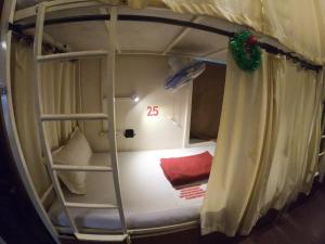 Happy Panda Hostel Arambol Goa客房内的一张或多张床位