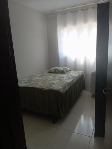 a small bed in a room with a window at Apartamento das Estrelas in Palmas +19 photos