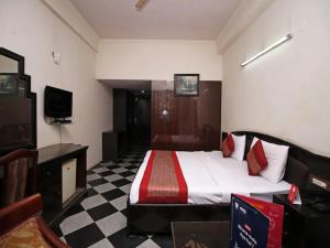 TV a/nebo společenská místnost v ubytování Hotel Orchid Garden Karol Bagh