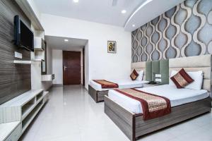 Postel nebo postele na pokoji v ubytování Hotel Orchid Garden Karol Bagh + 22 fotografií