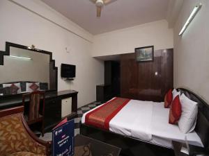 TV a/nebo společenská místnost v ubytování Hotel Orchid Garden Karol Bagh