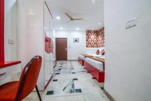 Postel nebo postele na pokoji v ubytování Hotel Orchid Garden Karol Bagh