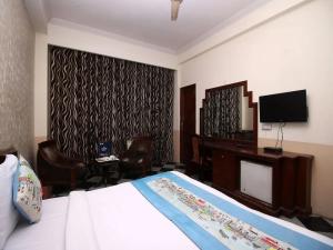 TV a/nebo společenská místnost v ubytování Hotel Orchid Garden Karol Bagh