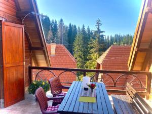 a blue table and chairs on a balcony at Apartman Zlatarske Čari in Nova Varoš