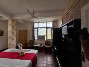Hotel Eagle Nest Central Heated客房内的一张或多张床位