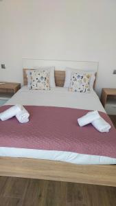 a large bed with two pillows on top of it at Refúgio D'Aldeia in Leiria